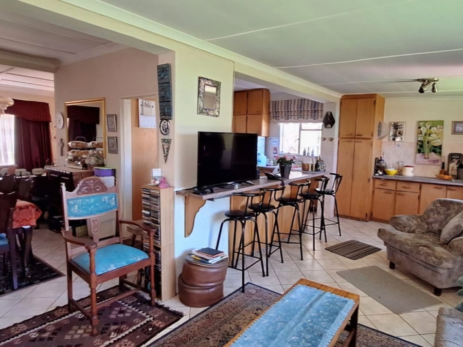 6 Bedroom Property for Sale in Generaal De Wet Free State